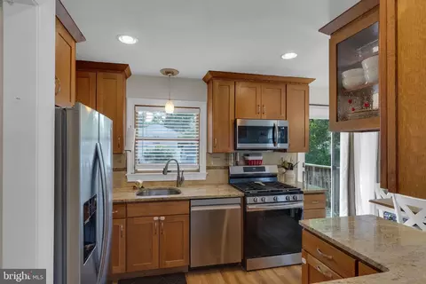 Kitchen - 8 Phaeton Dr, Hamilton, NJ 08690 photo 3 of 4