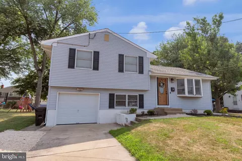Exterior - 8 Phaeton Dr, Hamilton, NJ 08690 photo 2 of 9
