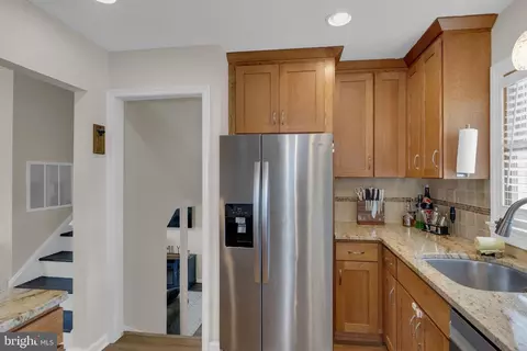 Entry Way - 8 Phaeton Dr, Hamilton, NJ 08690 photo 2 of 2