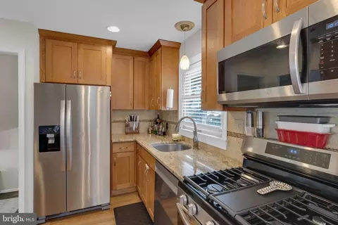 Kitchen - 8 Phaeton Dr, Hamilton, NJ 08690 photo 4 of 4