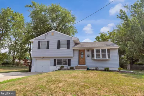 Exterior - 8 Phaeton Dr, Hamilton, NJ 08690 photo 3 of 9