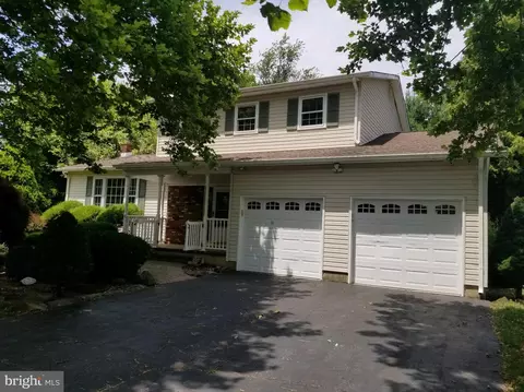 10 Strassberg Ct, Trenton, NJ 08690