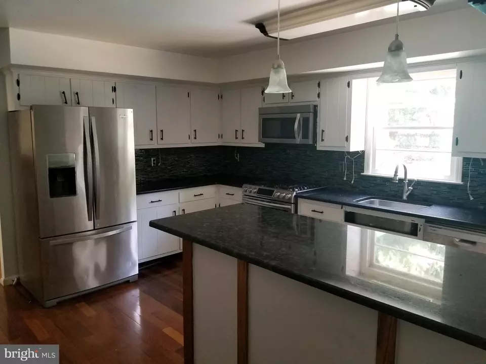  10 Strassberg Ct, Trenton, NJ 08690 photo 4