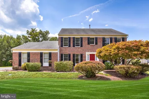 6 Gates Ct, Princeton Junction, NJ 08550