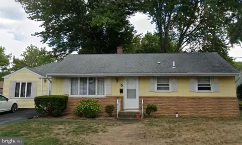 5 Sunset Ct, Hamilton, NJ 08690