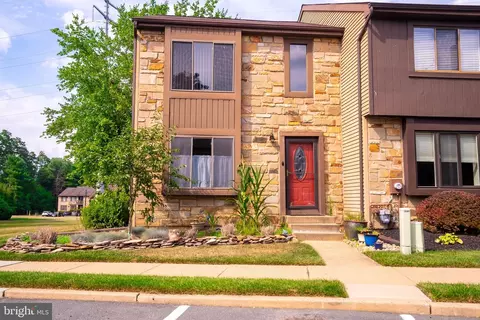 12 Crawford Ct, Hamilton, NJ 08690