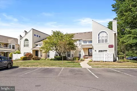 8 Huber Ct, Hightstown, NJ 08520
