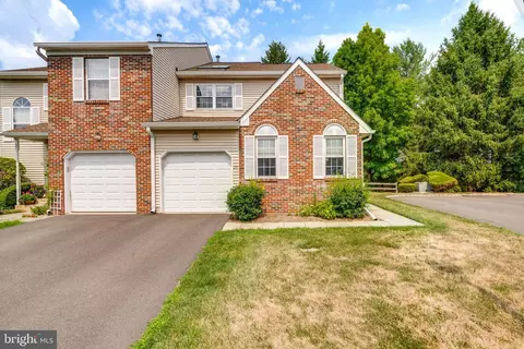 29 Pioneer Ct, Trenton, NJ 08628