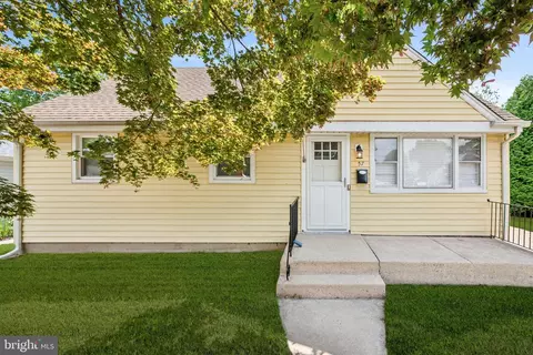 57 Hartman Dr, Hamilton, NJ 08690