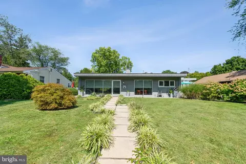 620 Sanhican Dr, Trenton, NJ 08618