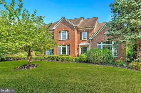 8 Howell Ct, West Windsor, NJ 08550