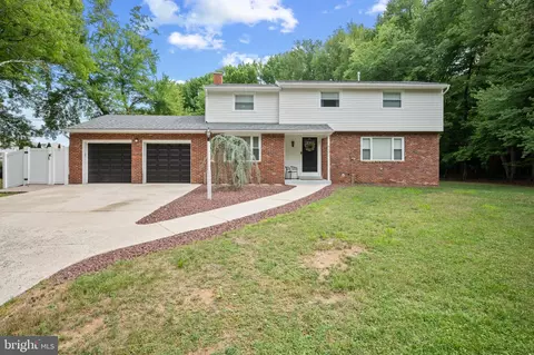 913 Lake Dr, Lawrenceville, NJ 08648