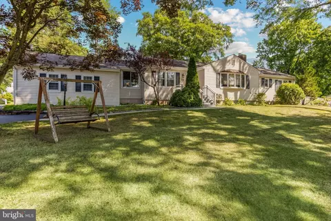 72 Federal City Rd, Ewing, NJ 08638