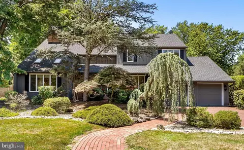 17 Abey Dr, Pennington, NJ 08534