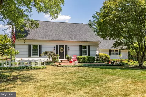 28 Brandon Rd, Lawrence Township, NJ 08648