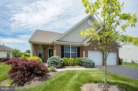 38 Lexington Dr, Pennington, NJ 08534
