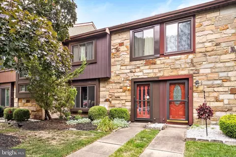 10 Topaz Ln, Hamilton, NJ 08690