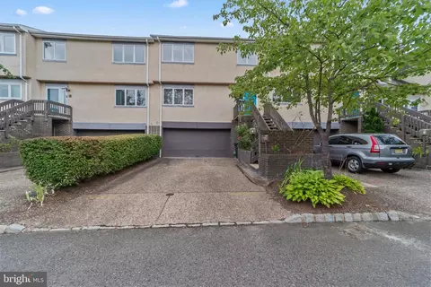 25 Exeter Ct, Princeton, NJ 08540
