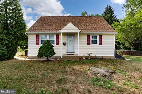 30 Baylor Cir, Trenton, NJ 08610