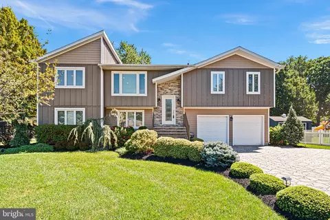 82 Deacon Dr, Hamilton, NJ 08619