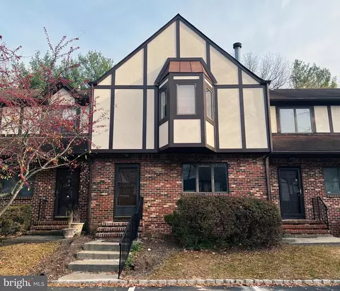 11 Cromwell Ct, Ewing, NJ 08628