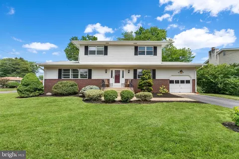 1 Periwinkle Ln, Hamilton, NJ 08619