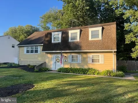 14 Crestwood Dr, Hamilton, NJ 08690