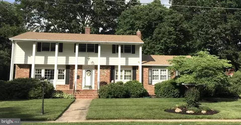 6 Cresthill Rd, Lawrence Township, NJ 08648