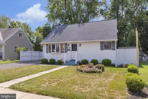 11 Wolf Dr, Hamilton, NJ 08610