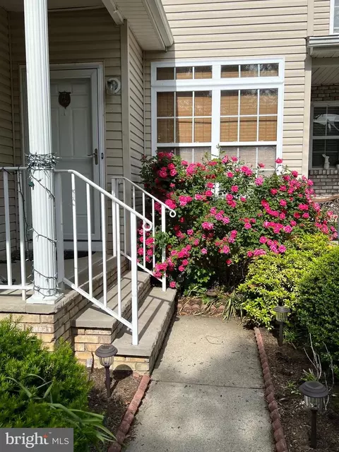 40 Frost Ln, Hightstown, NJ 08520