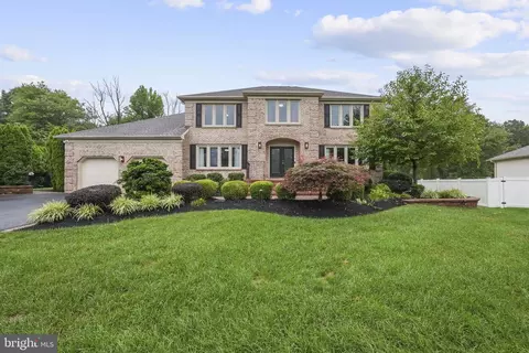 13 Dix Ln, Lawrenceville, NJ 08648