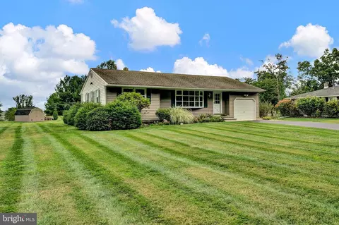 86 Woosamonsa Rd, Pennington, NJ 08534
