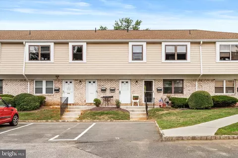 308 Silver Ct, Hamilton, NJ 08690