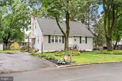 53 Cooney Ave, Hamilton, NJ 08619