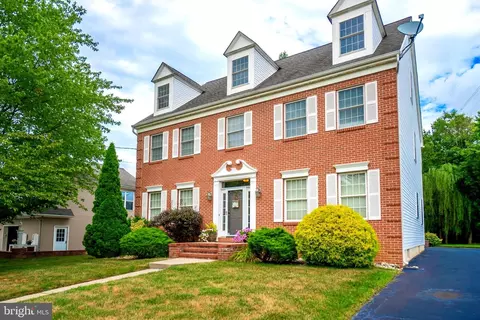 18 Mount Dr, Hamilton, NJ 08619