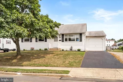 11 Glendon Rd, Hamilton, NJ 08610