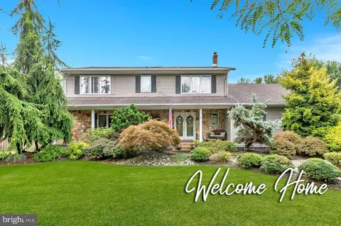6 Anastasia Ct, Hamilton, NJ 08690