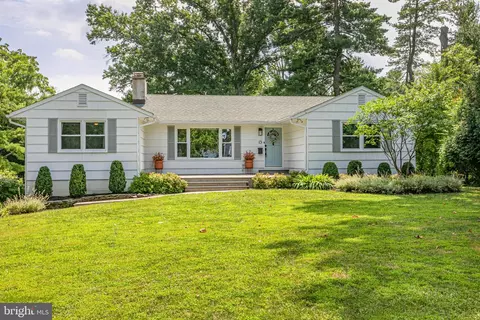 15 Broadripple Dr, Princeton, NJ 08540