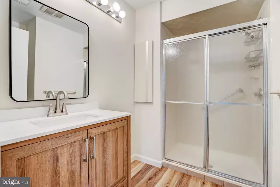 Bath - 25 Allison Rd, Hightstown, NJ 08520 photo 2 of 3