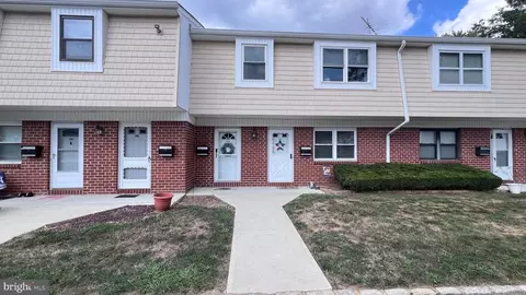 1104 Silver Ct, Hamilton, NJ 08690