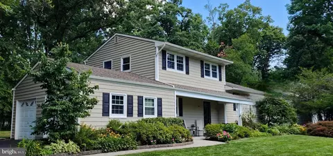 11 Cornwall Dr, East Windsor, NJ 08520