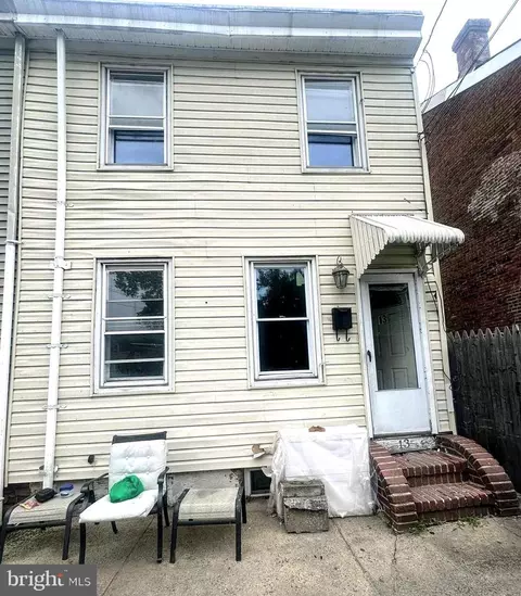 13 Camden St, Trenton, NJ 08618