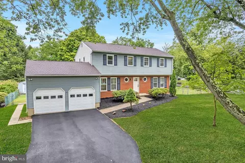 5 Dunbar Dr, Princeton Junction, NJ 08550