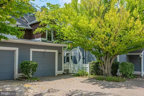 10 Railroad Pl, Pennington, NJ 08534