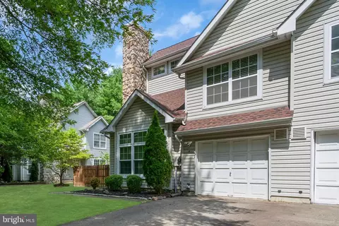 4 Barnsdale Dr, Cranbury, NJ 08512