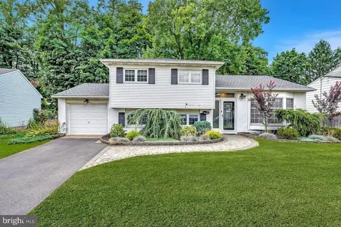 14 Amsterdam Rd, Hamilton, NJ 08620