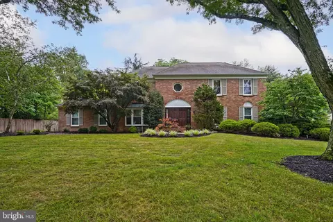 4 Bennington Dr, Lawrence, NJ 08648