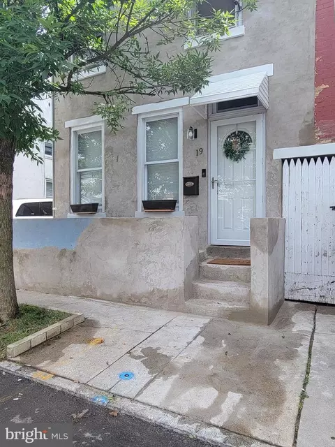 19 Oak St, Trenton, NJ 08638