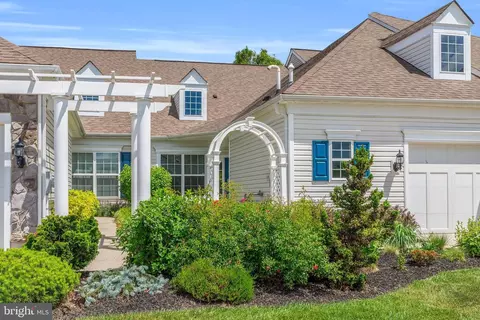 173 Sparrow Dr, Hamilton, NJ 08690