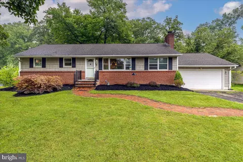 6 Blackfoot Rd, Pennington, NJ 08534